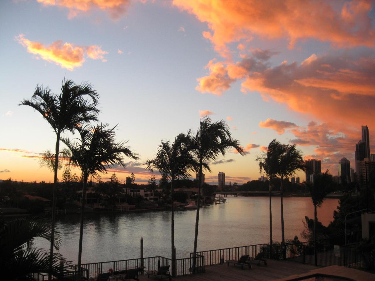 The Pinnacle Apartments Gold Coast Luaran gambar
